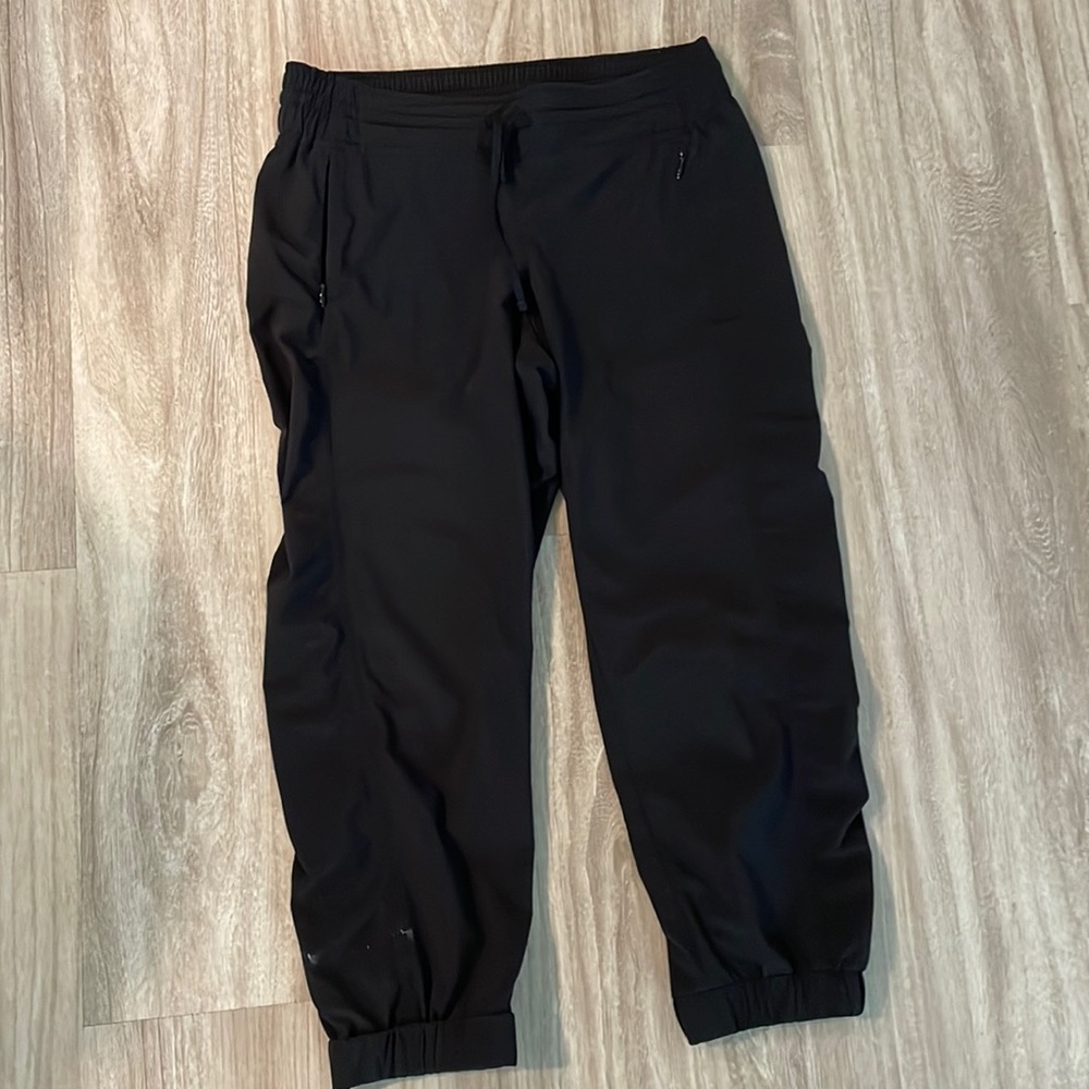 Athleta size 4 mid-length athletic pants-great for hiking!